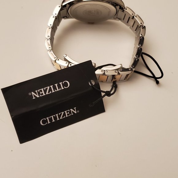 Citizen LAD ECO WR50 SSTPG BRAC WHTE watch - Picture 5 of 6